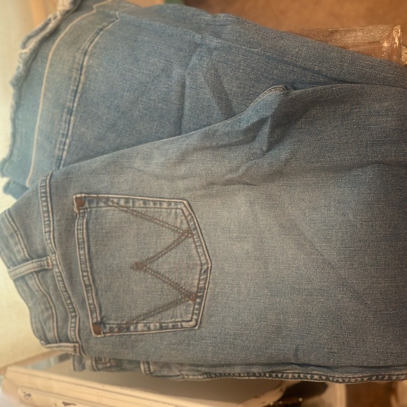 Wranglers Women’s high Rise trouser size 32x34 long - Picture 10 of 11